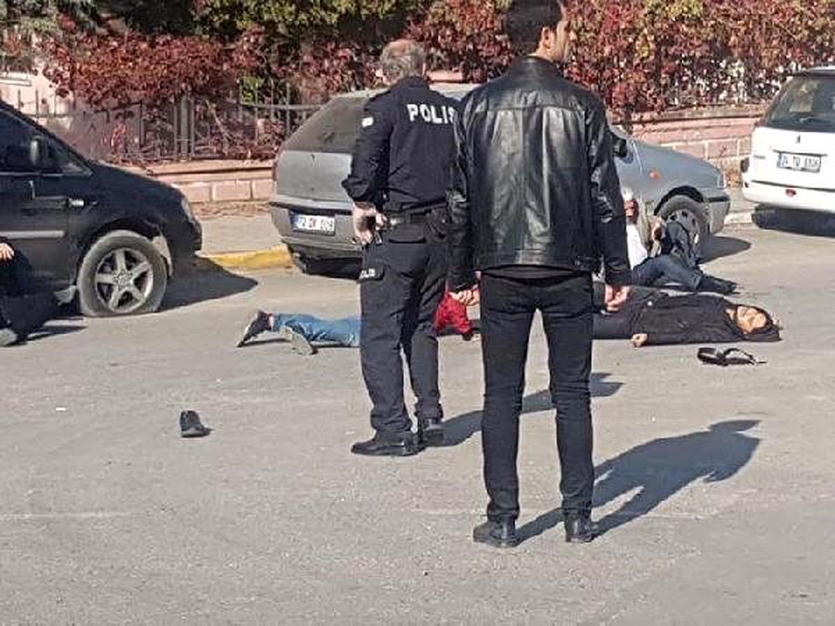Batman\'da adliye önünde silahlı kavga: 1 ölü, 3 yaralı