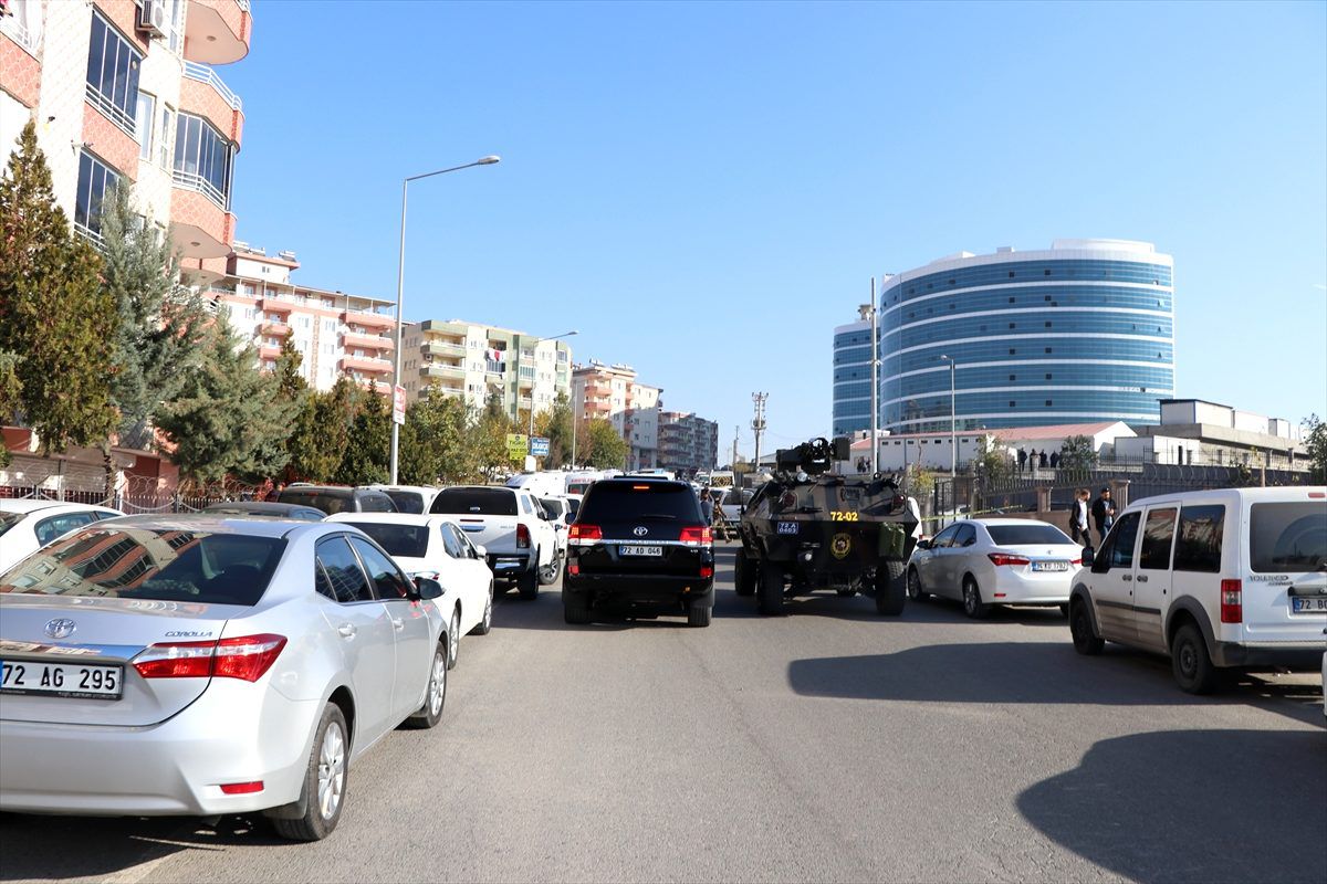 Batman\'da adliye önünde silahlı kavga: 1 ölü, 4 yaralı