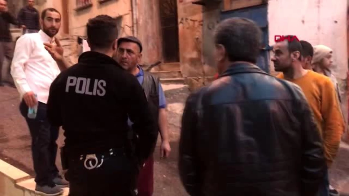 Beyoğlu\'nda taciz iddiası, mahalleli öldüresiye dövdü