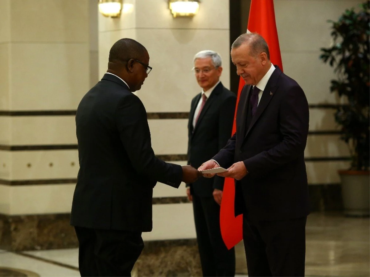 Cumhurbaşkanı Erdoğan Burundi Büyükelçisi Bikebako\'yu kabul etti