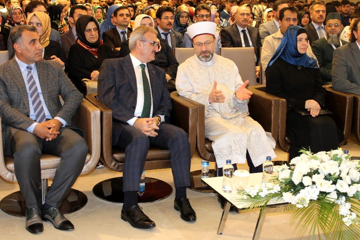 Diyanet Başkanı Erbaş: "Aile, sadece maddi bir beraberlik değildir"