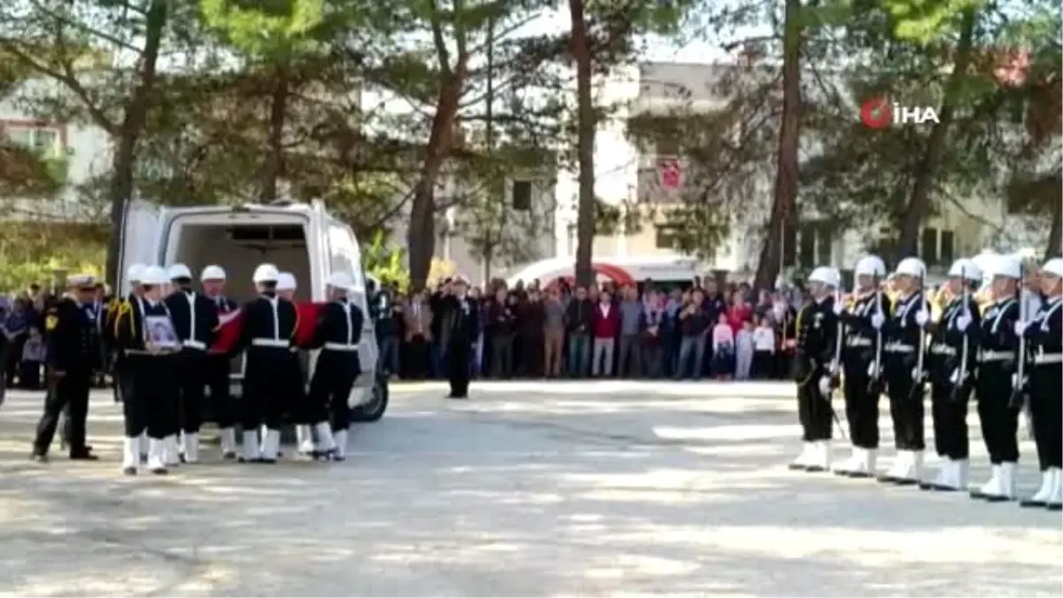 Eğitim dalışında şehit olan astsubay son yolculuğuna uğurlanıyor