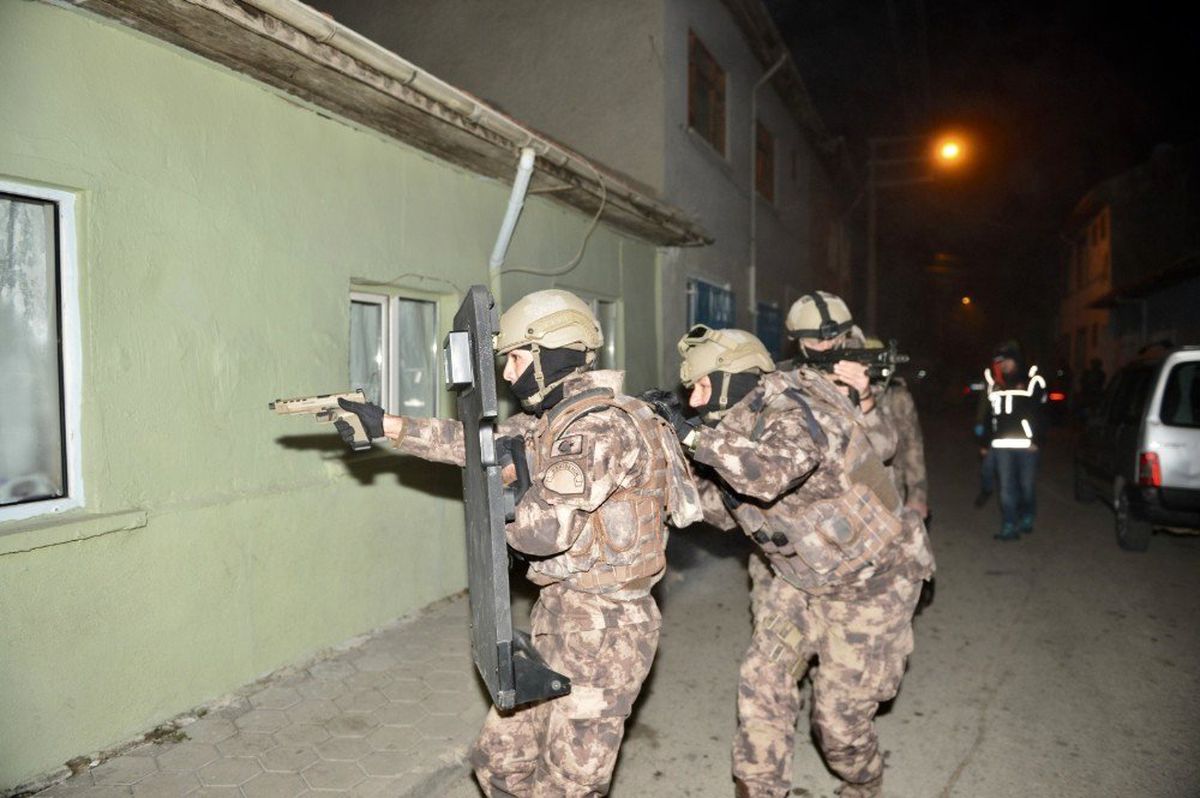 Eskişehir\'de sokak satıcılarına şok baskın