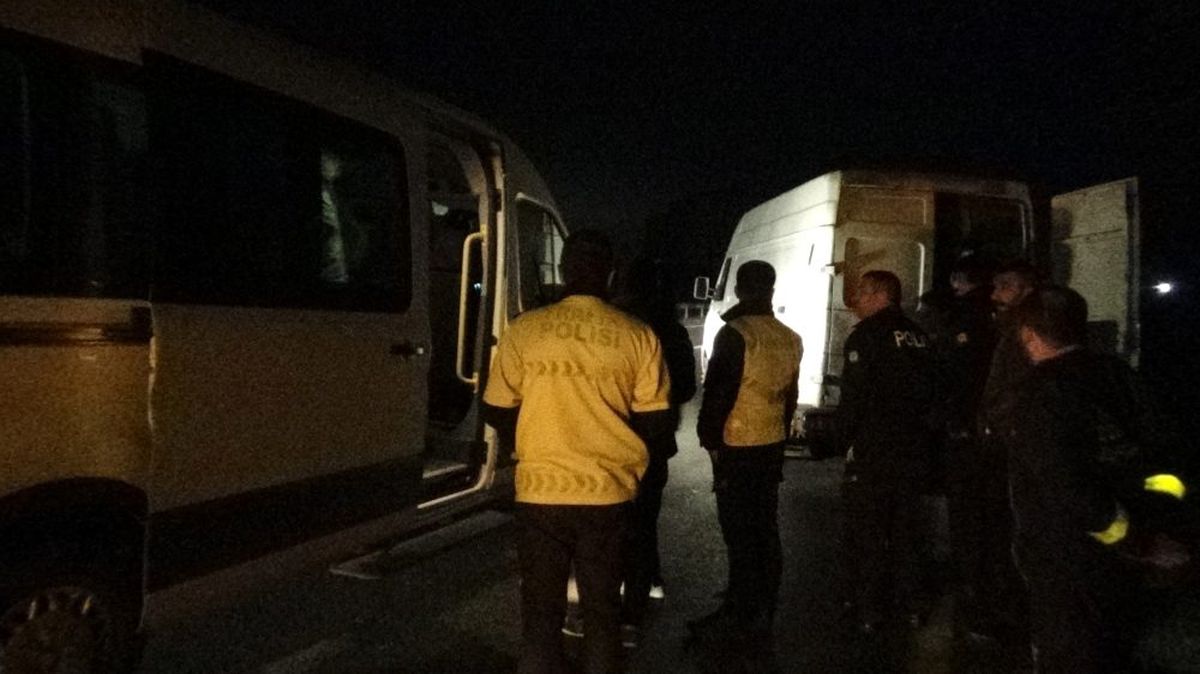 Gece yarısı şok operasyon: 50 kaçak göçmen yakalandı