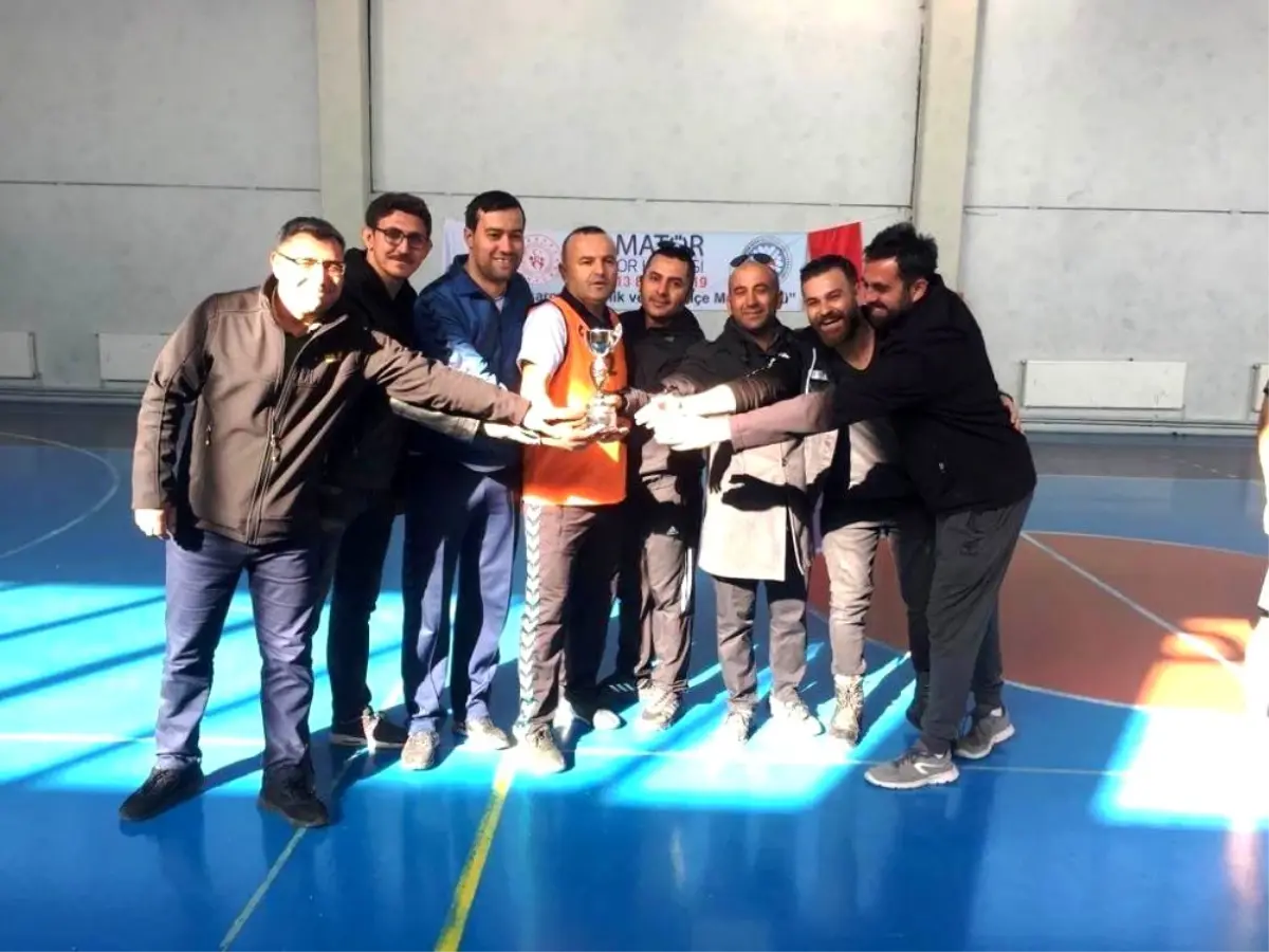 Hisarcık\'ta \'Öğretmenler Günü\' Futsal şampiyonu 15 Temmuz Şehitleri Anadolu Lisesi