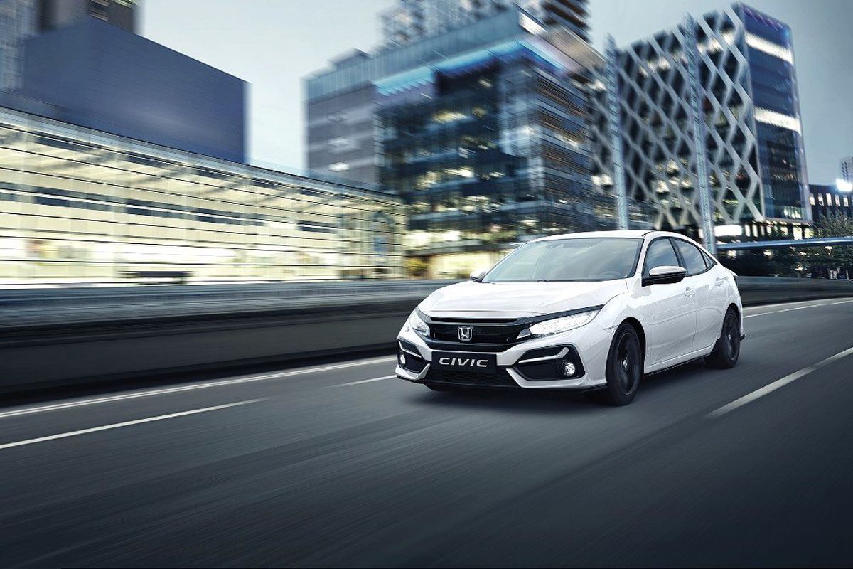 Honda\'nın kompakt hatchback modeli Civic yenilendi