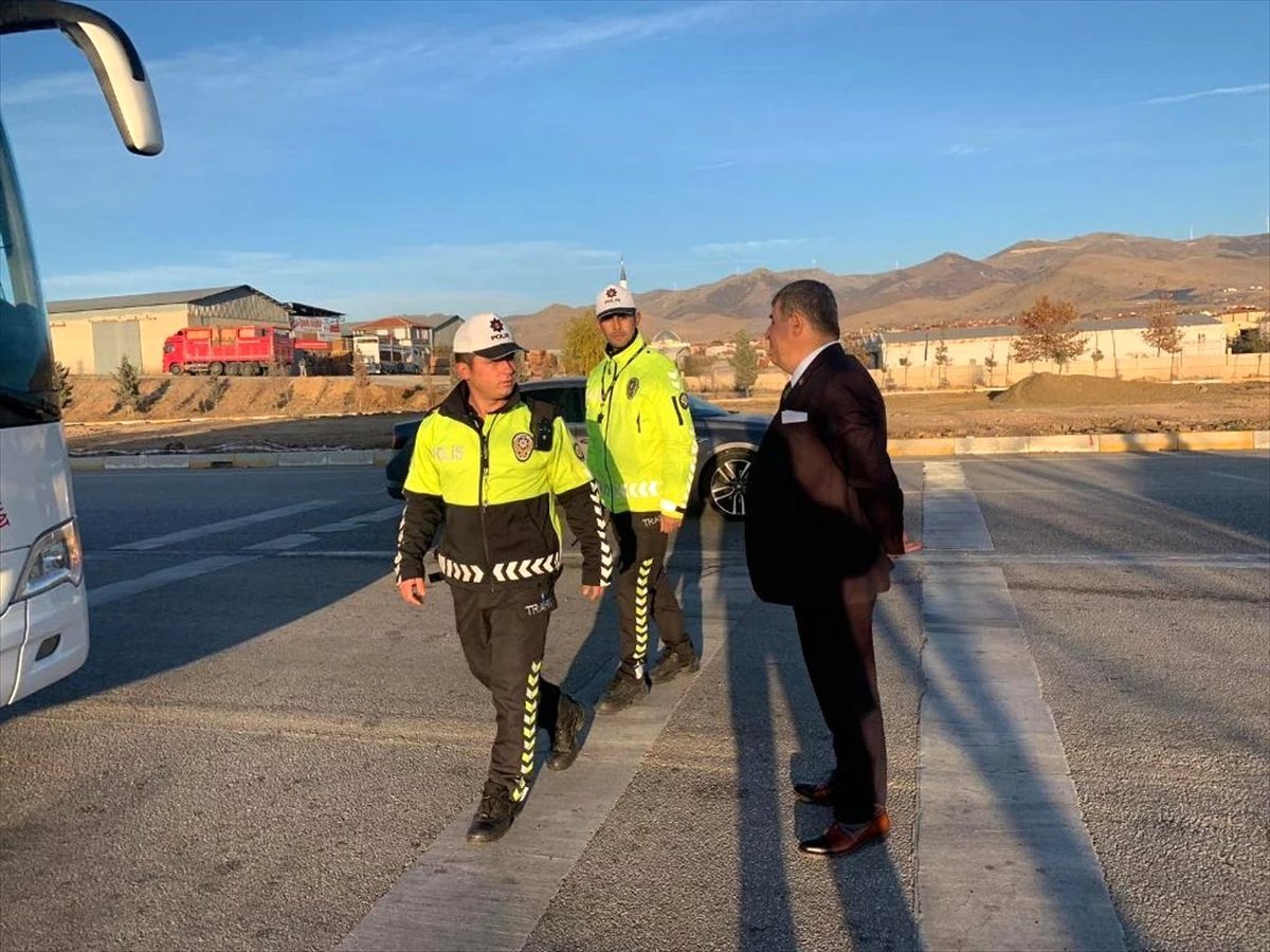 Kaymakam Tortop, trafik uygulaması yapan polisleri ziyaret etti