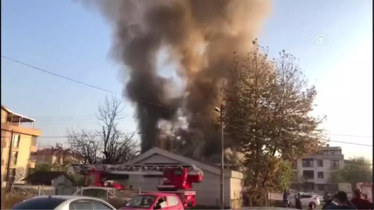 Mobilya atölyesinde çıkan yangın hasara yol açtı