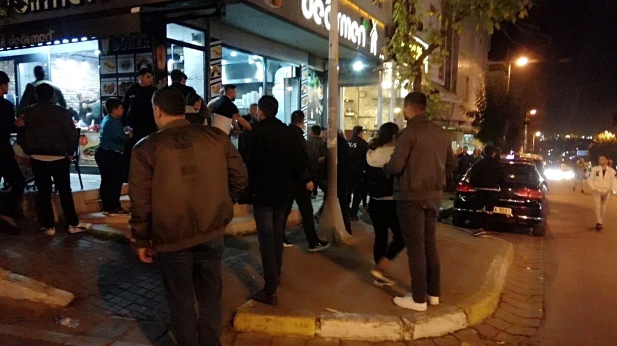 (Özel) Avcılar\'da dönercilerin sopalı kavgasında 2 kişi yaralandı