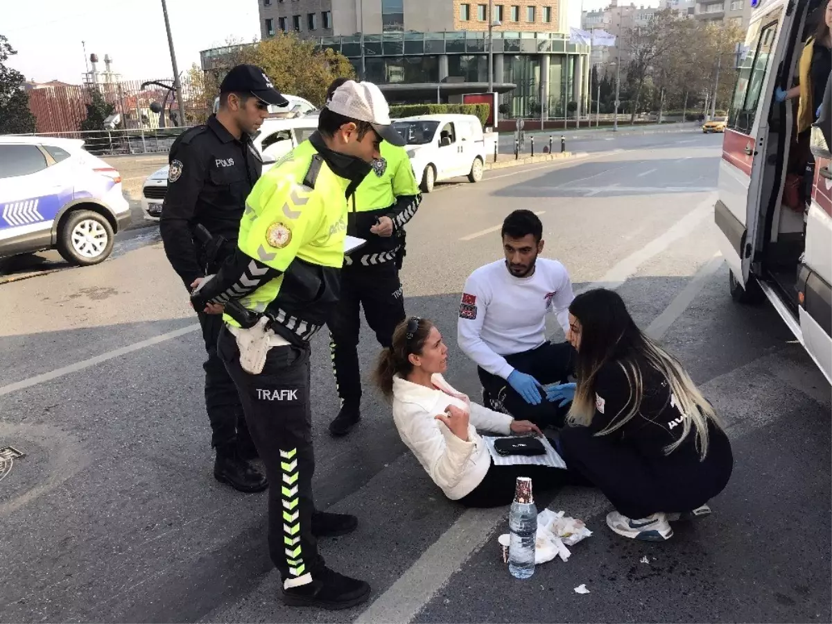 (Özel) Kazada yaralanan kadın çaresizce yerde ambulans bekledi