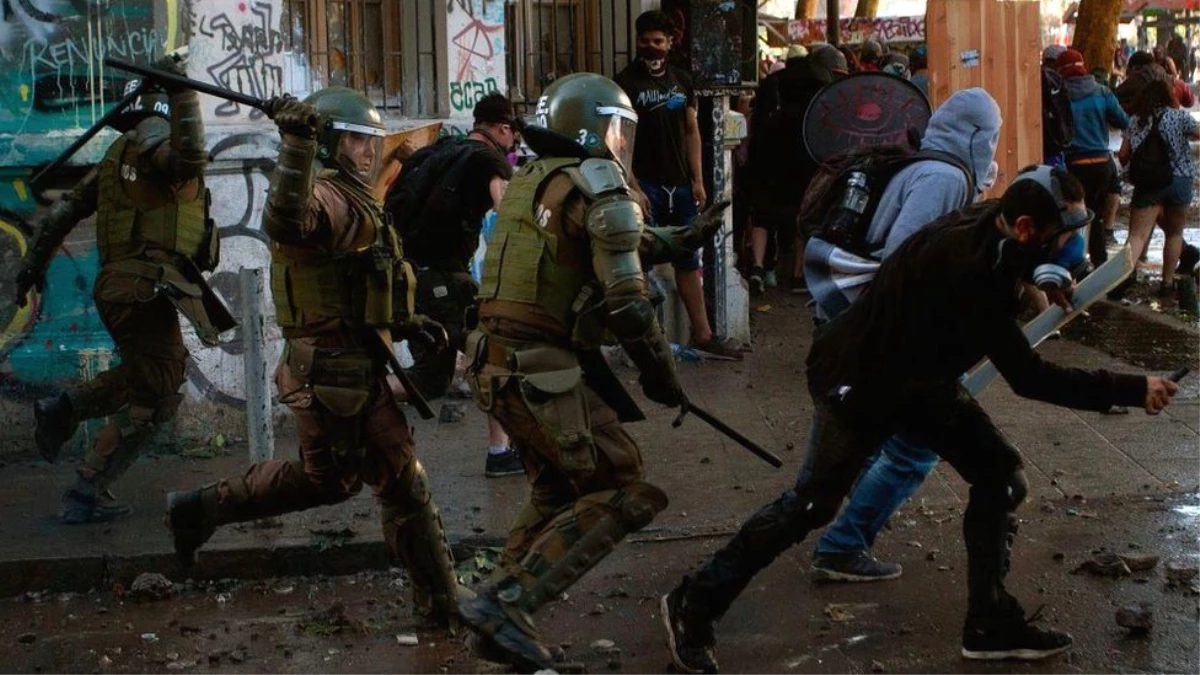 Uluslararası Af Örgütü: Şili\'de güvenlik güçleri göstericilere gerçek mermiyle ateş açtı