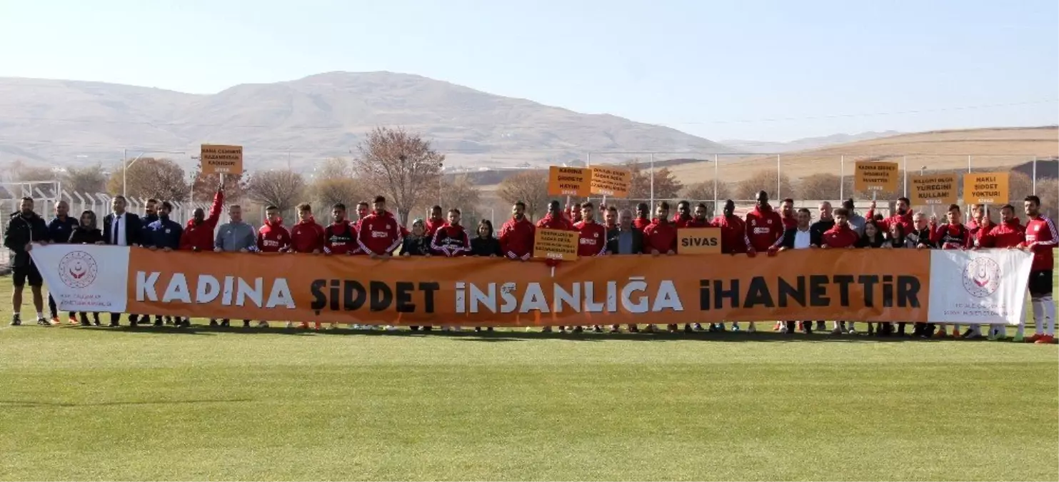 Sivasspor "Kadına şiddete hayır" dedi