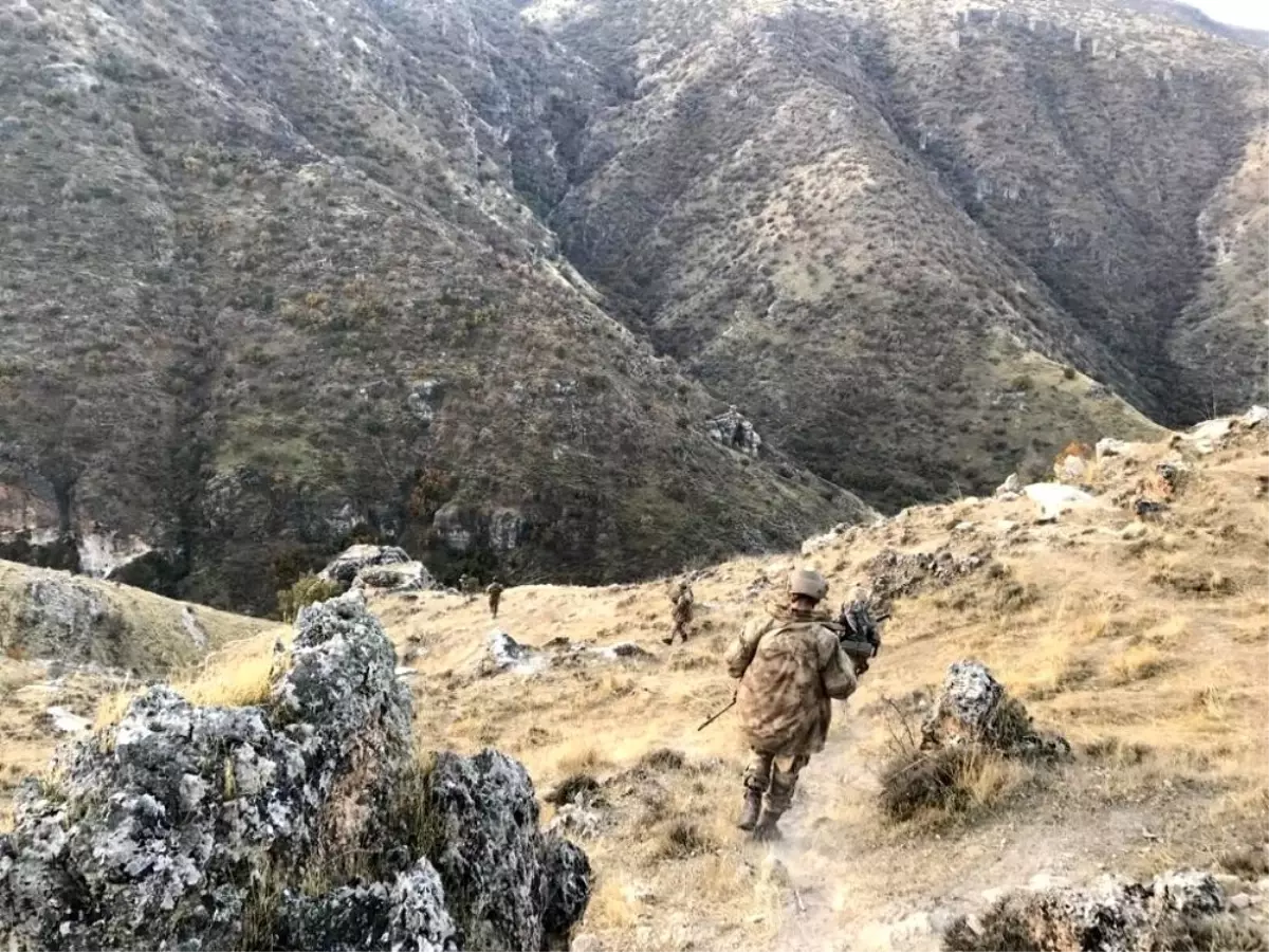 Teröristler tarafından toprağa gömülen patlayıcı imha edildi