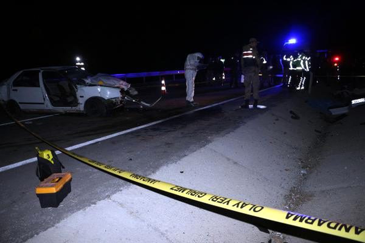 Tokat\'da otomobil bariyere çarptı: 1 ölü, 3 yaralı