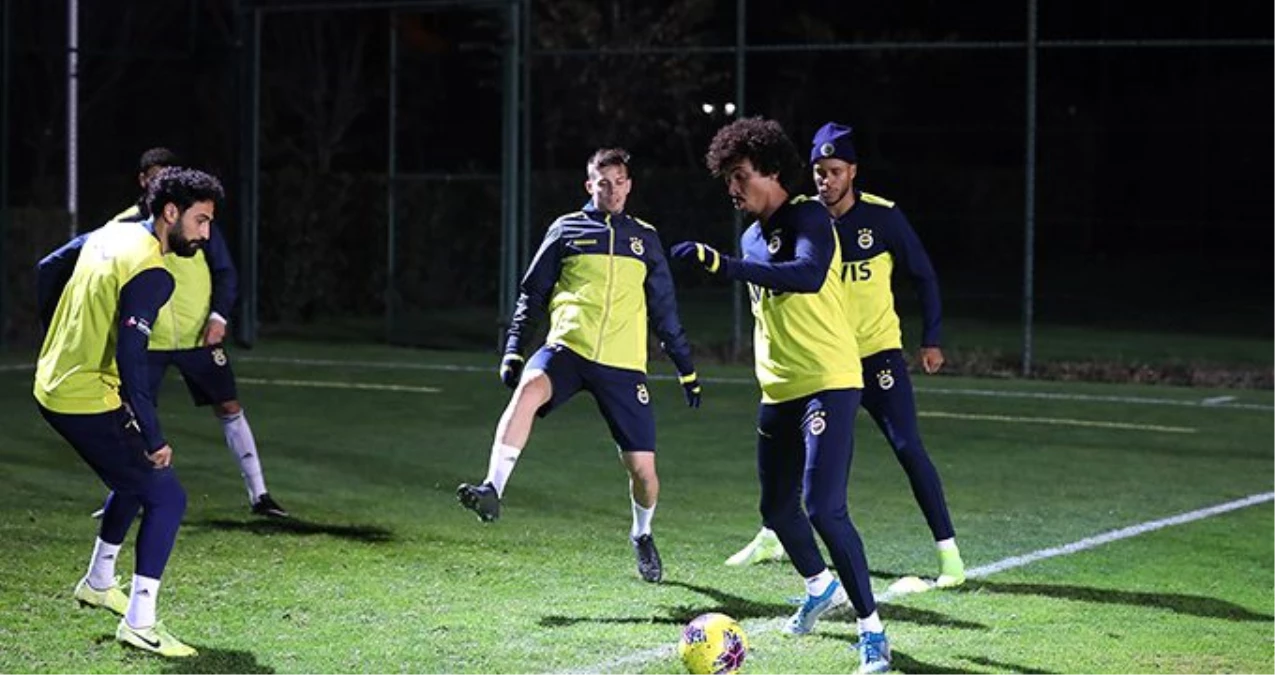 Fenerbahçe\'de Vedat Muriç ve Kruse takımdan ayrı çalıştı