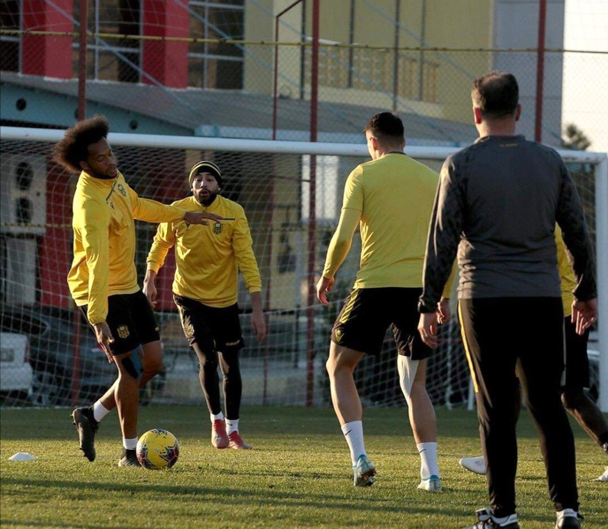 Yeni Malatyaspor, Fenerbahçe\'yi Töre, Guilherme ve Bifouma ile yenmeyi planlıyor