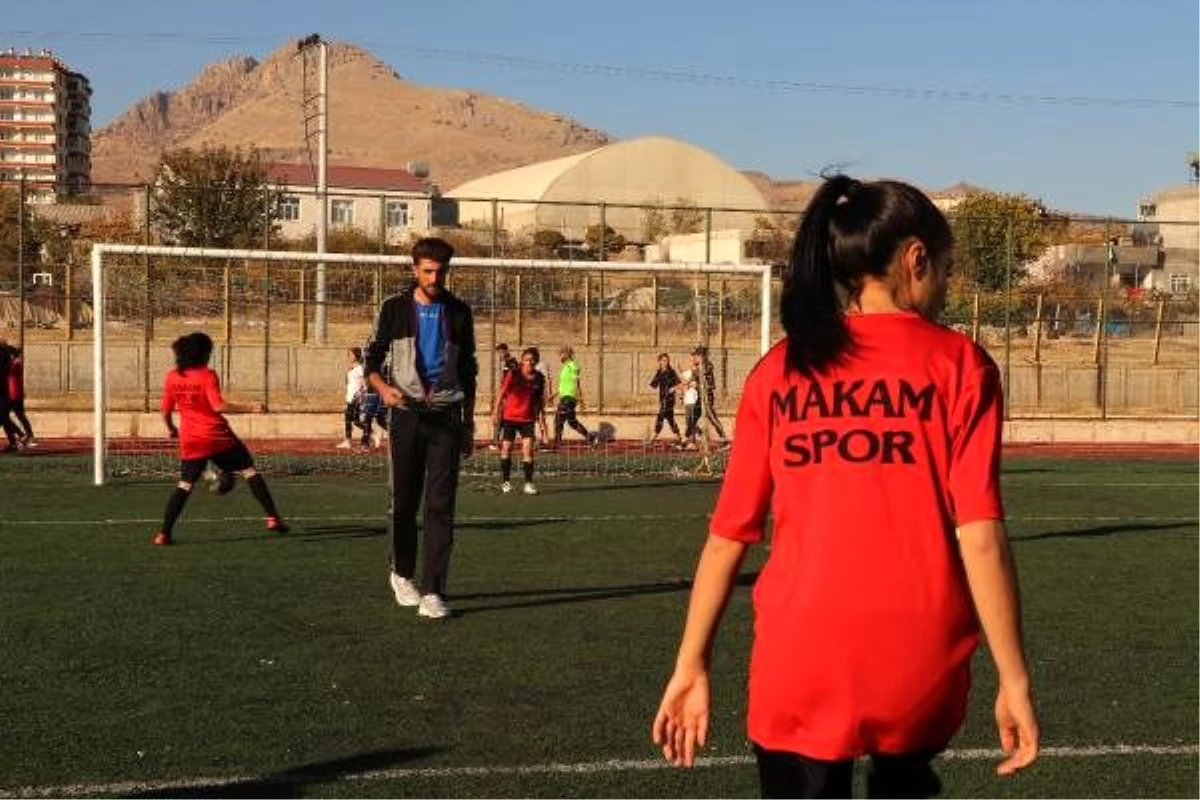Aileleri ikna edilip futbola başlayan kızlar, ligde tutunmak için destek bekliyor