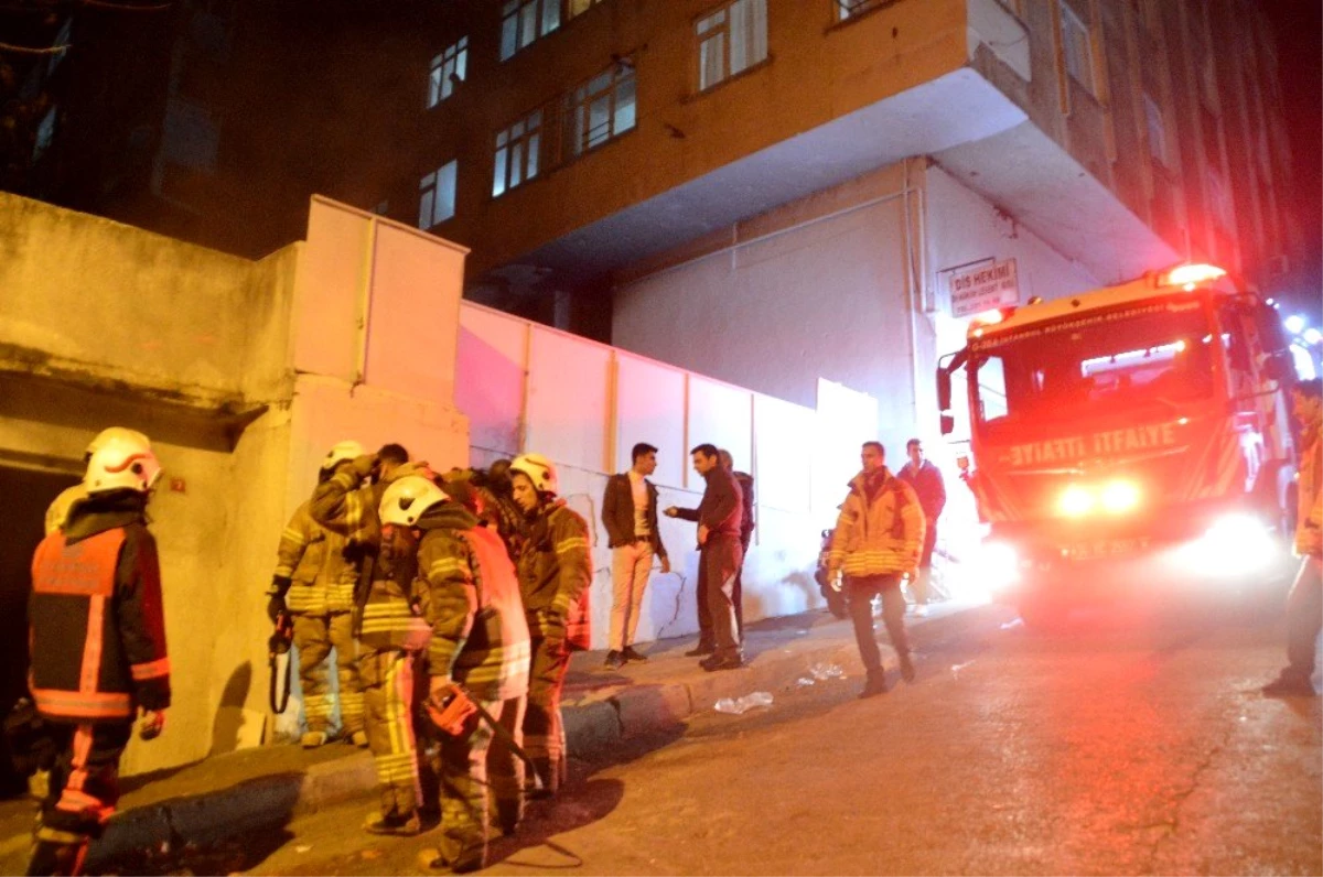 Beyoğlu\'nda gecekondu yangını paniğe neden oldu
