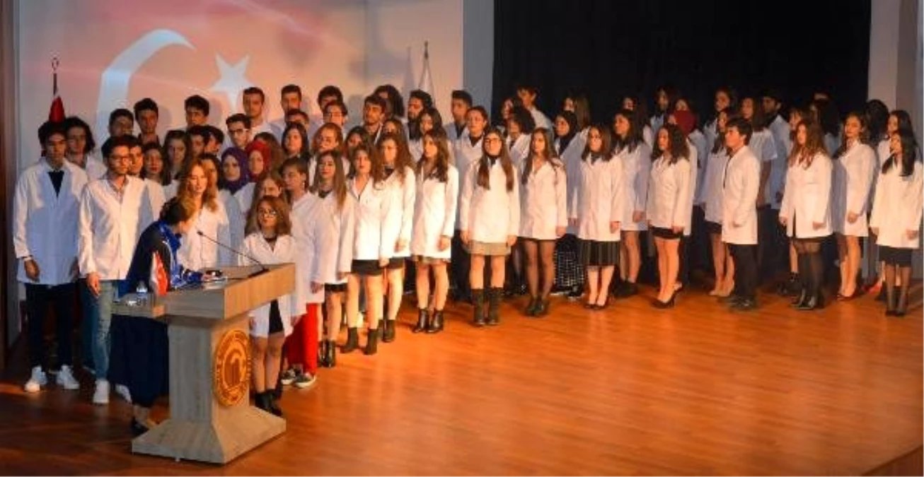 Çanakkale\'de Diş Hekimliği öğrencileri beyaz önlük giydi