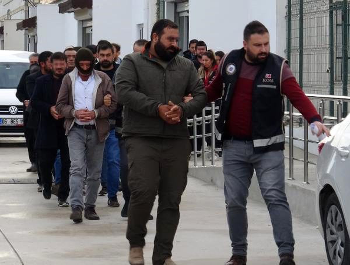 Çiftçilerin arazilerine el koyan çeteye operasyon: 12 gözaltı