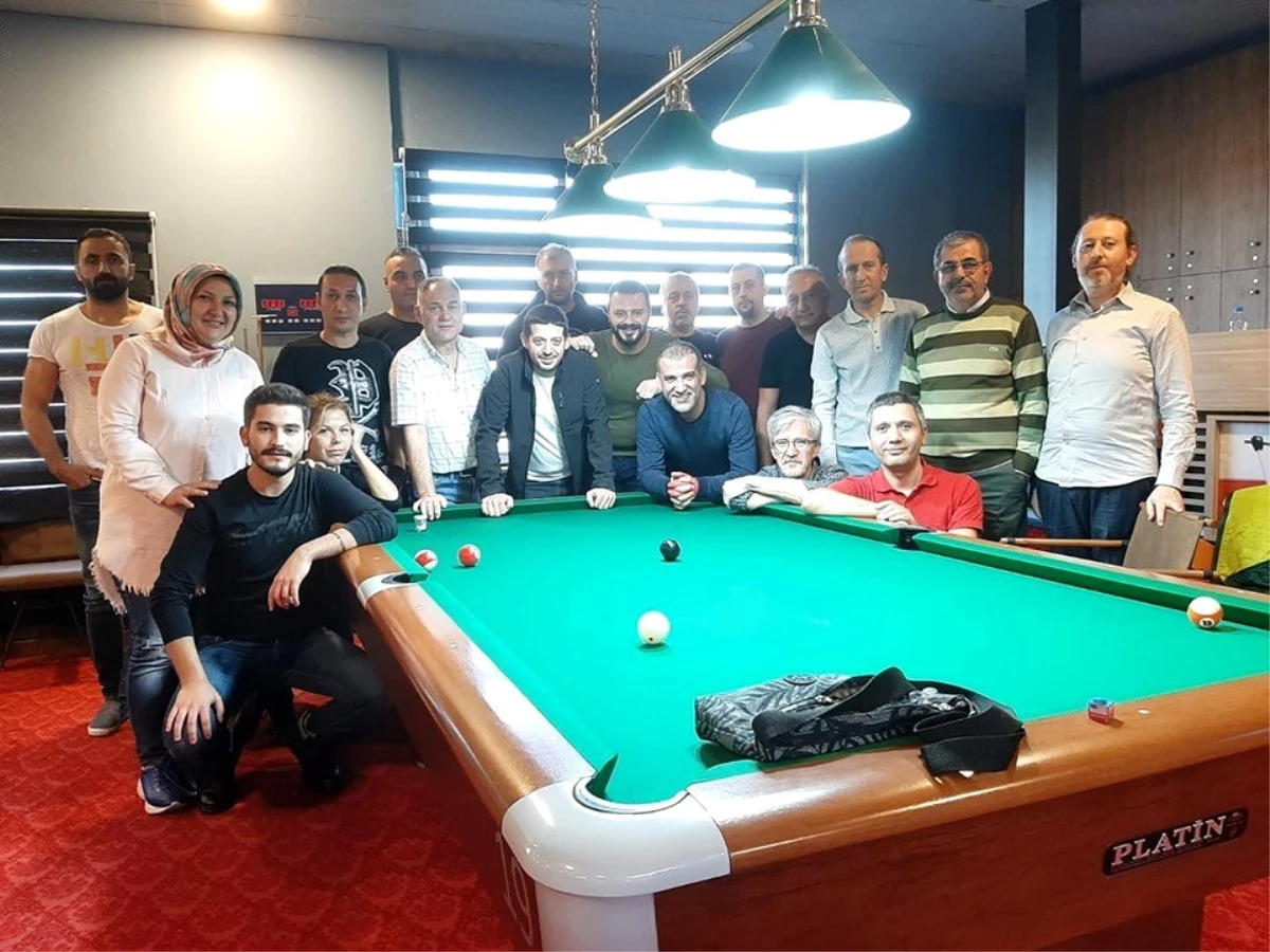 Ev hanımı eşinden ilham aldı, bilardo kursuna katıldı