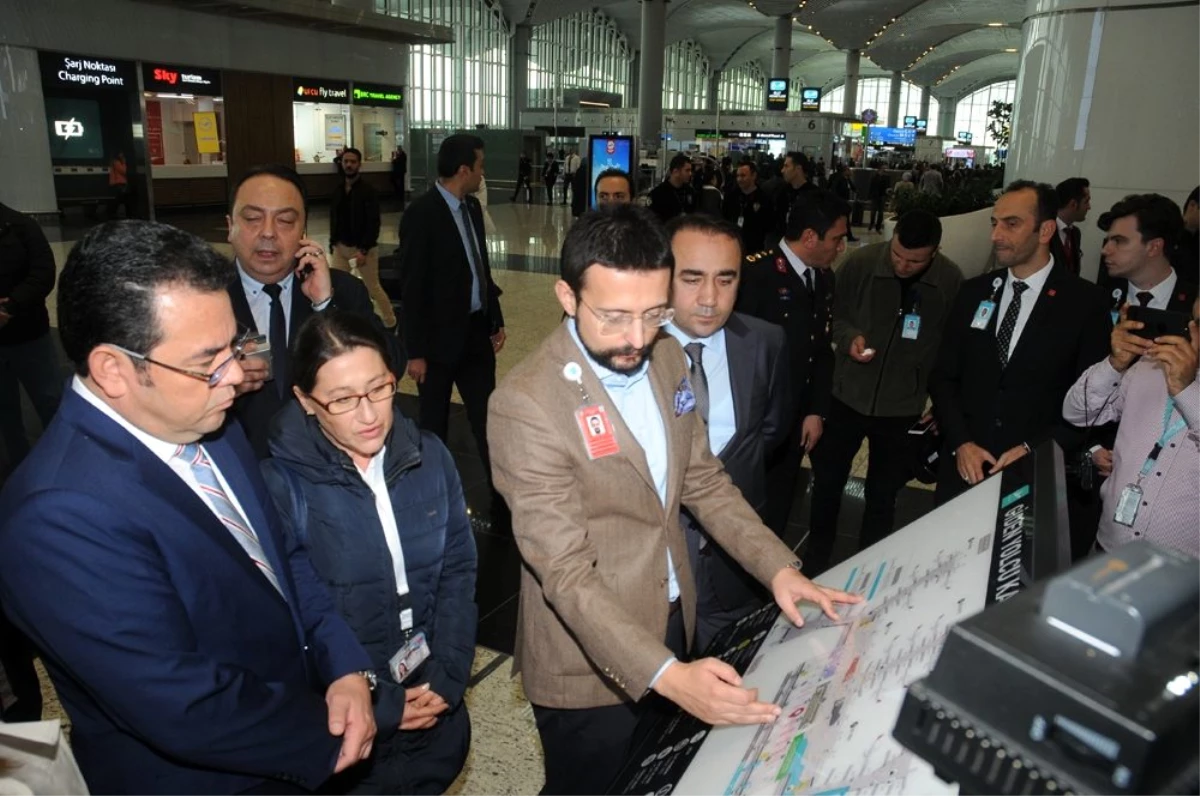 Guatemala Devlet Başkanı Jimmy Morales, İstanbul Havalimanı\'nı gezdi
