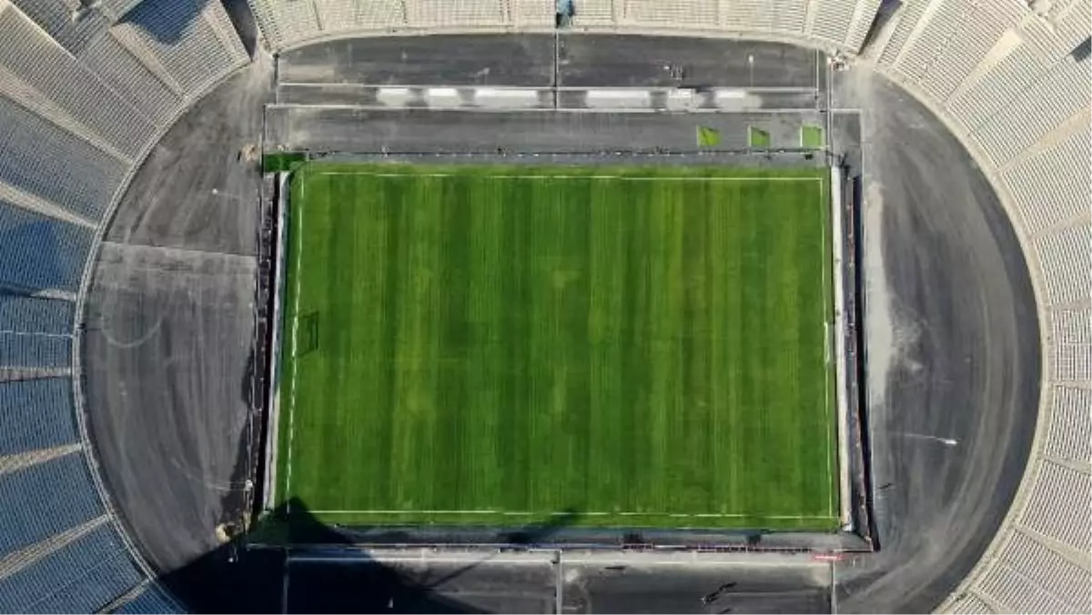 (Havadan fotoğraflarla) Atatürk Olimpiyat Stadyumu\'nun çimleri değiştirildi