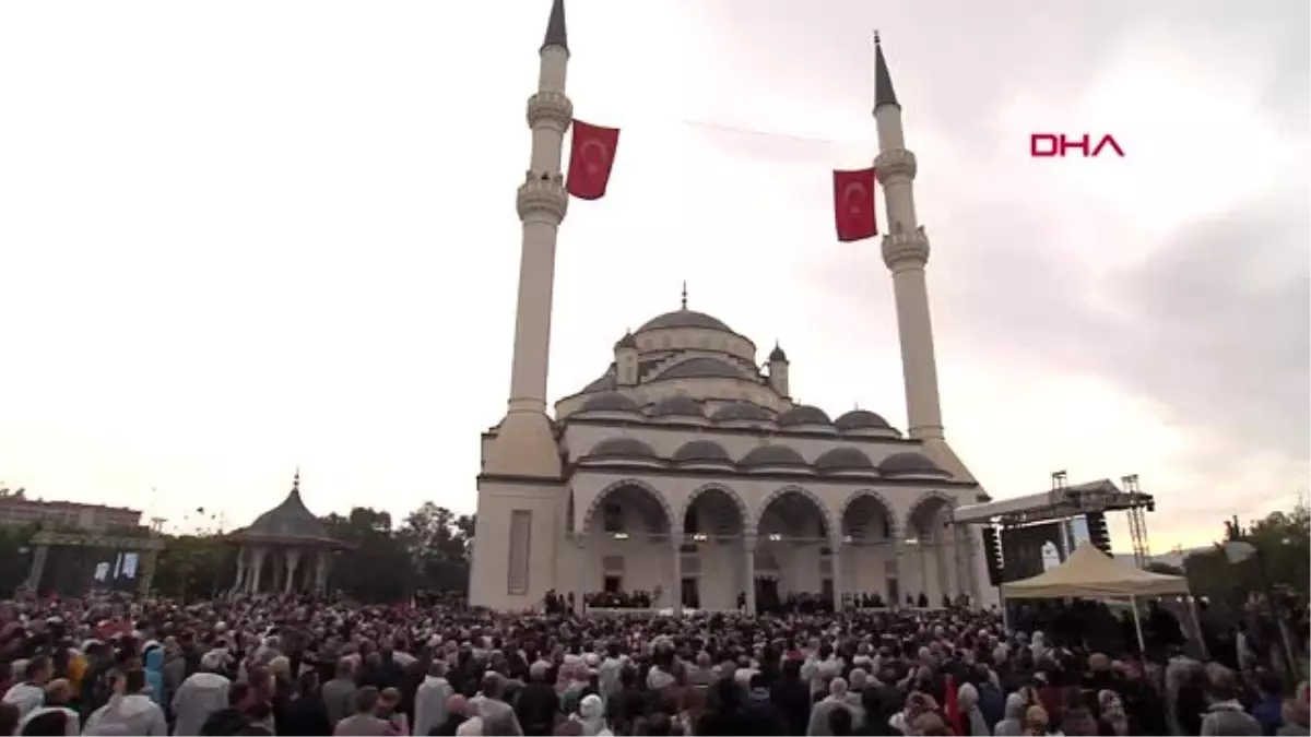 İzmir cumhurbaşkanı erdoğan, ege üniversitesi kampüsü\'nde inşa edilen bilal saygılı camii ve...