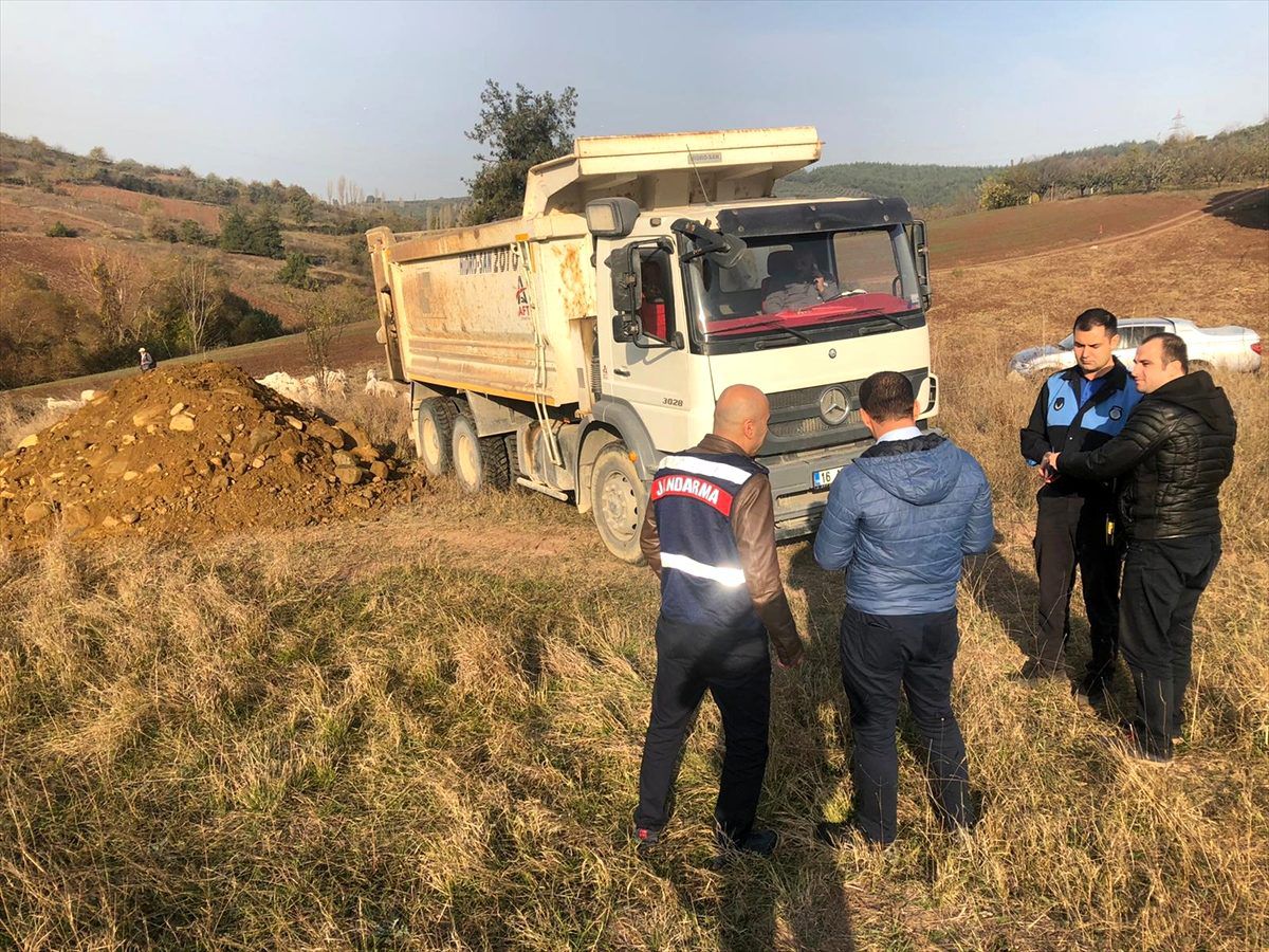Kaçak hafriyat döken sürücüye 72 bin lira ceza kesildi