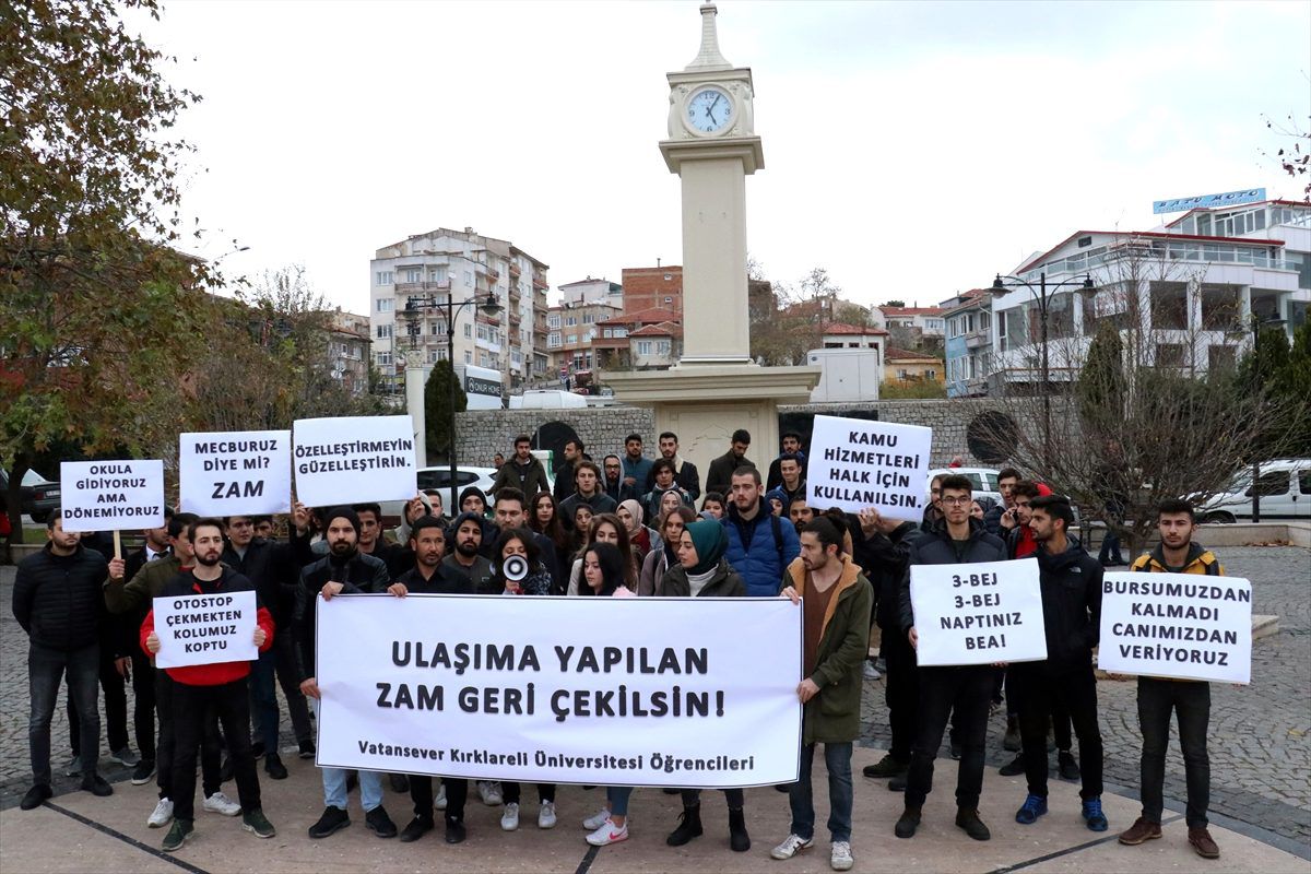 Kırklareli\'nde üniversite öğrencileri ulaşım zammına tepki gösterdi