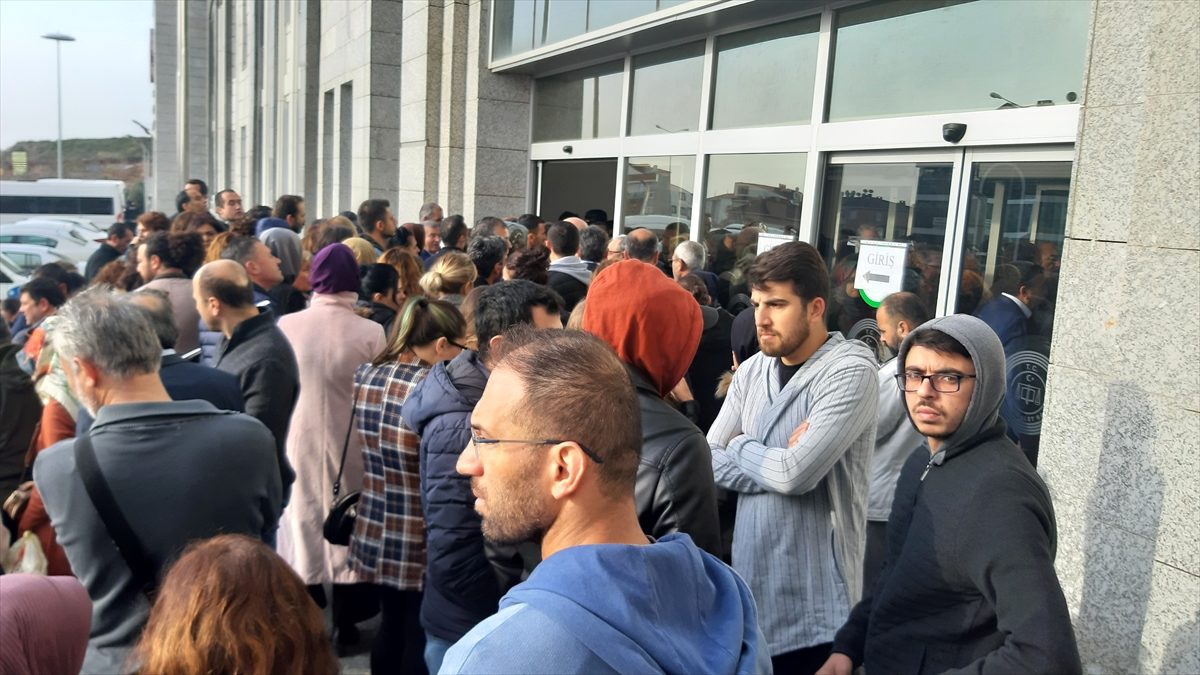 Kocaeli\'de Necmeddin öğretmeni öldüren öğrenci hakim karşısında