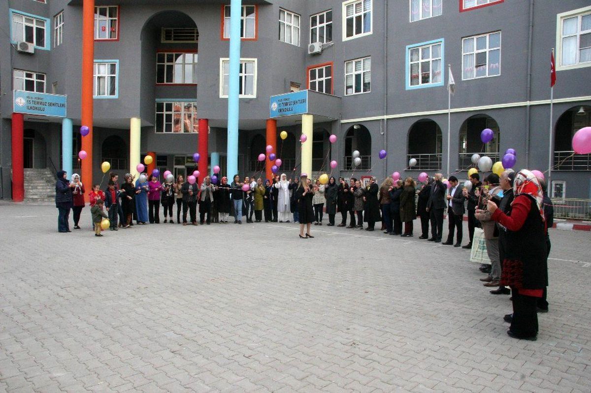 Meslektaşları, şehit öğretmenleri unutmadı