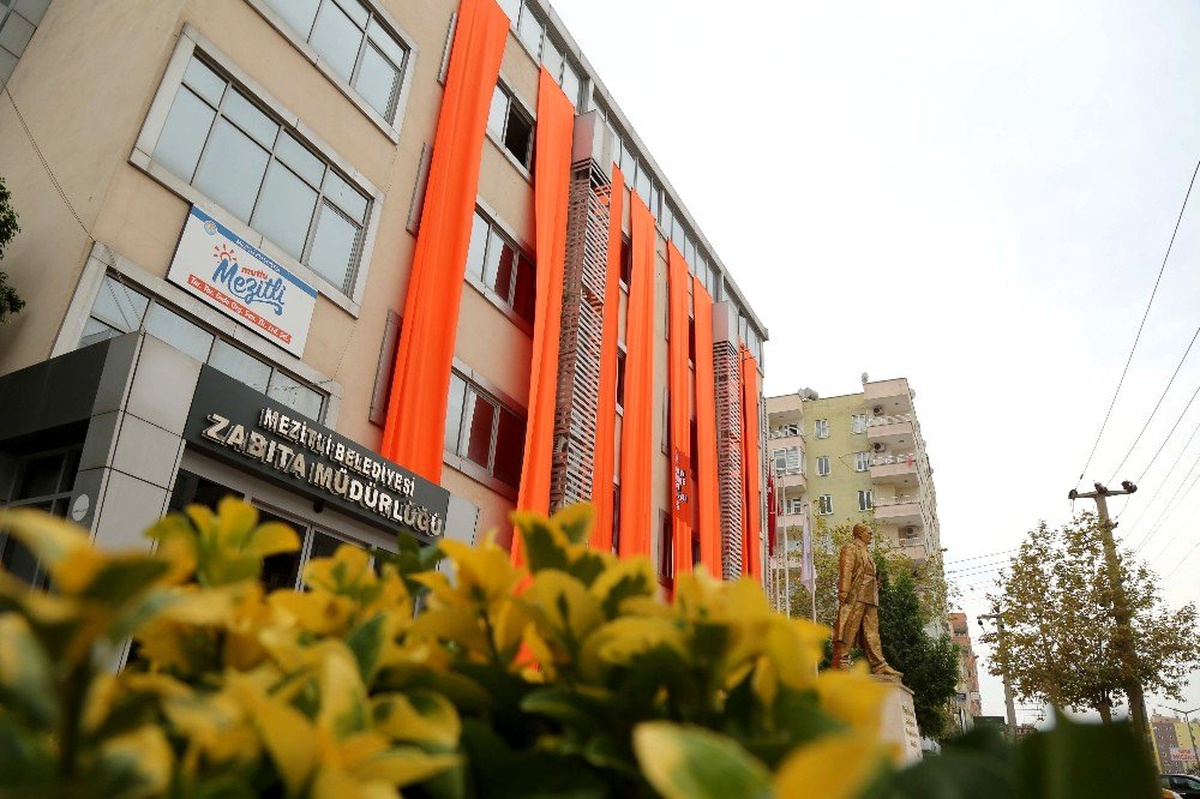 Mezitli kadına şiddete karşı turuncuya büründü