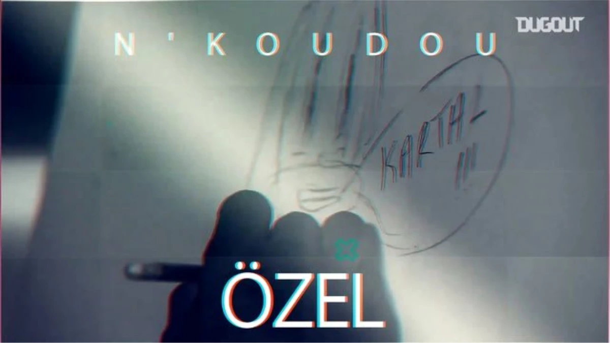 N\'Koudou hem karikatür çizdi, hem de soruları yanıtladı