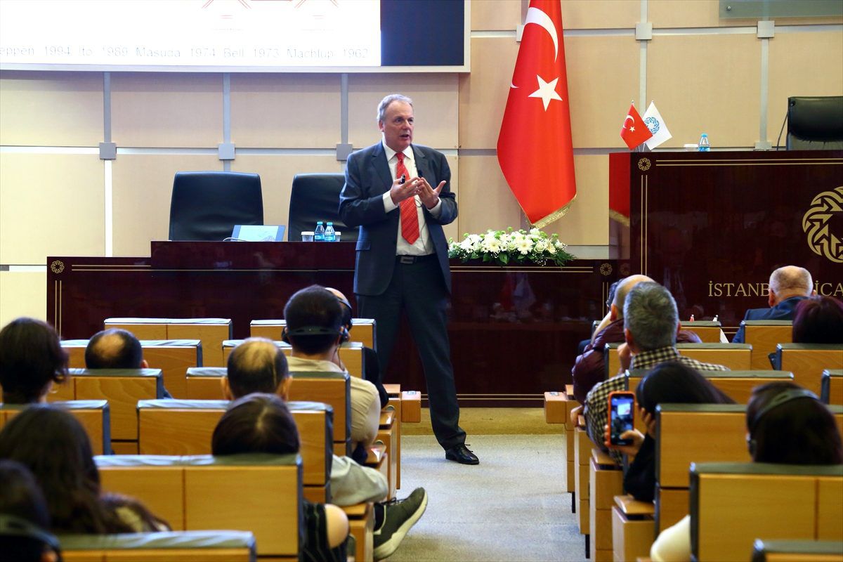 Prof. Dr. Martin Löffelholz, İstanbul Ticaret Odasında konferans verdi