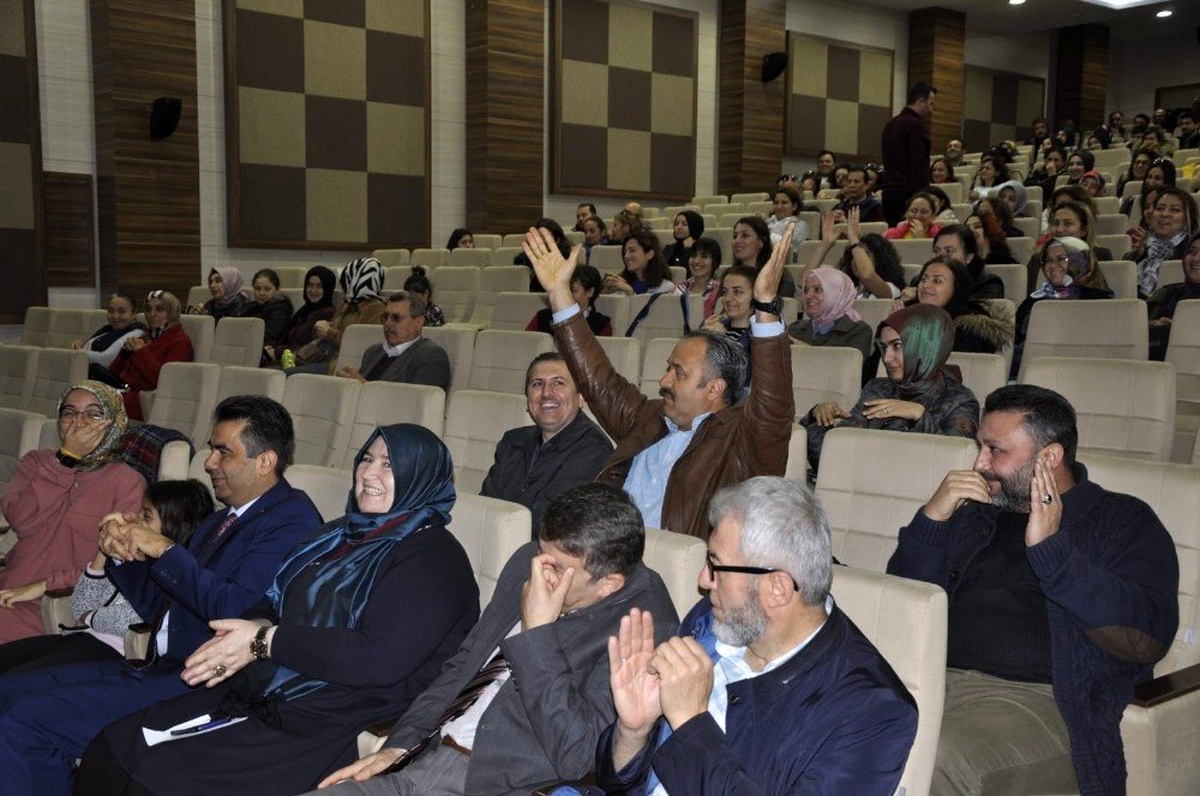 Safranbolu\'da "Eğitimde Yenilikçi Yaklaşımlar" konferansı