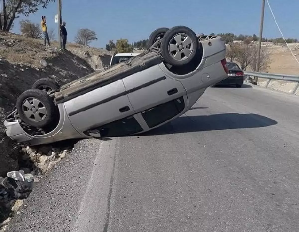 Takla atan otomobilin sürücüsü yaralandı