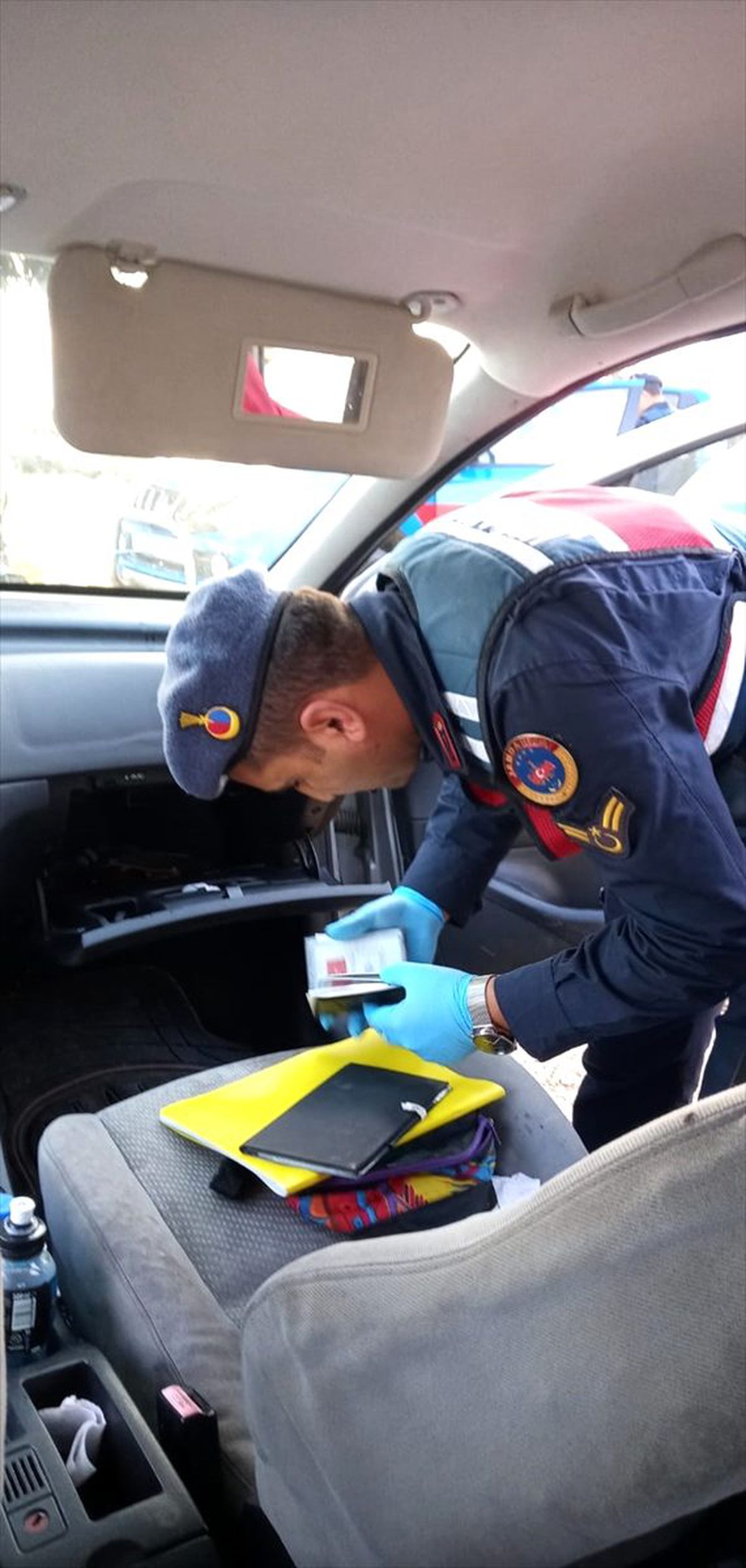 Torpidosunda uyuşturucu bulunan otomobildeki şüpheliler gözaltına alındı