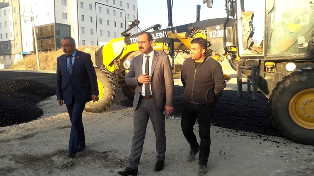Tosya Belediyesi sıcak asfalt çalışmalarına devam ediyor