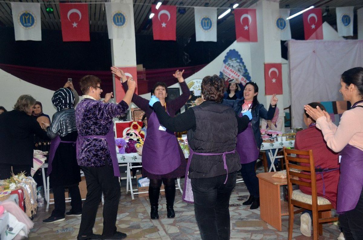 Üretici kadınlar hem eğlendi hem satış yaptı