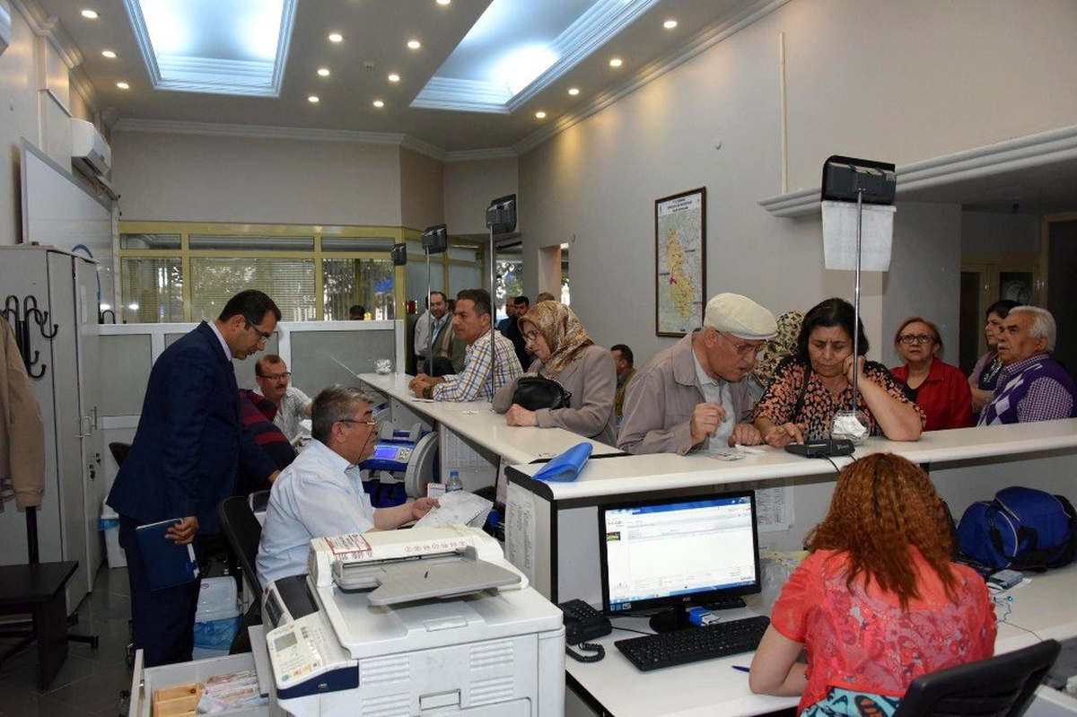 Vatandaş mağdur olmasın diye vezneler hafta sonu da açık