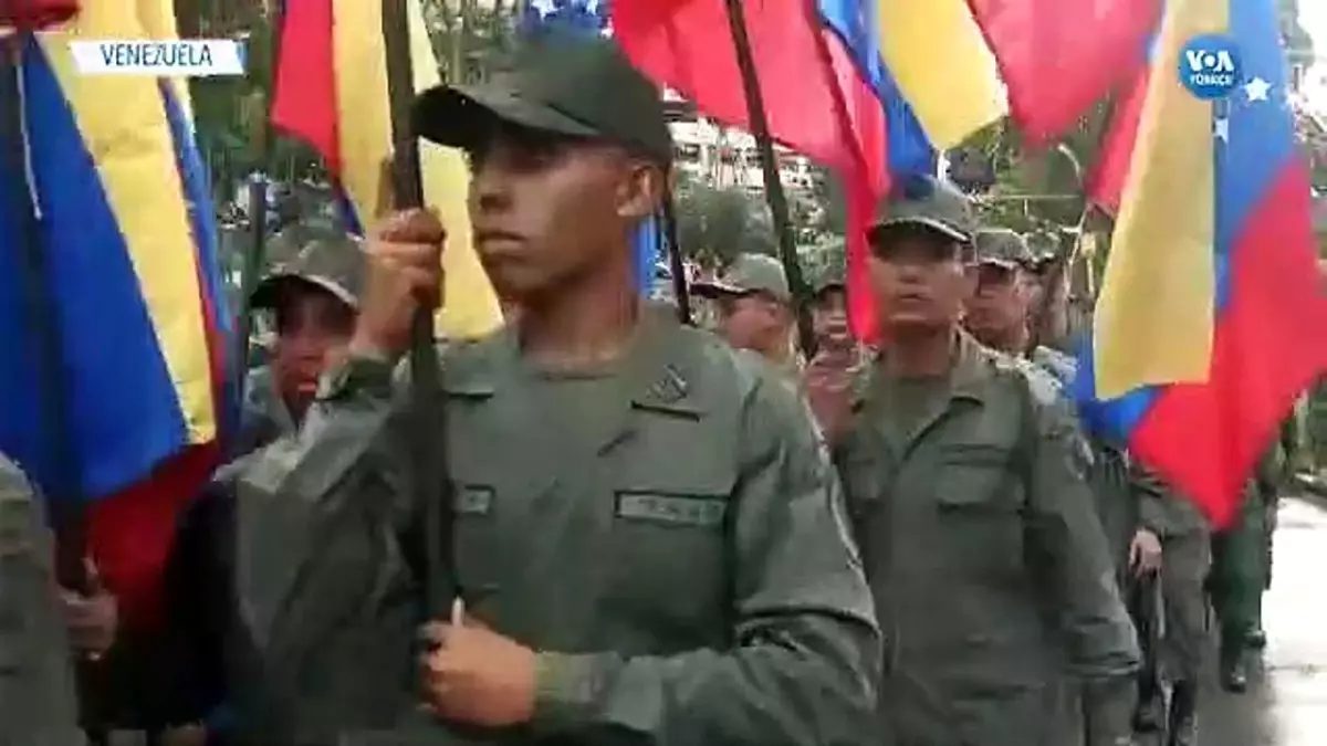 Venezuela\'da Öğrenciler Sokaktaydı