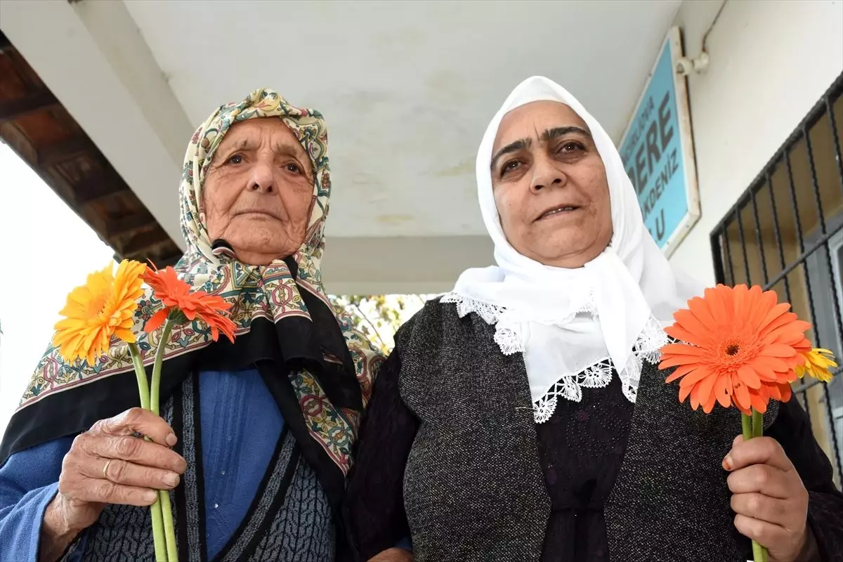 82 yaşındaki öğrenci, "ilk öğretmen"ini unutmadı