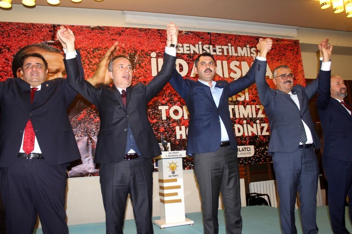 Bakan Kurum: "Biz hiçbir zaman kapalı kapılar ardında gizli gündemleri olan arka oda partisi...