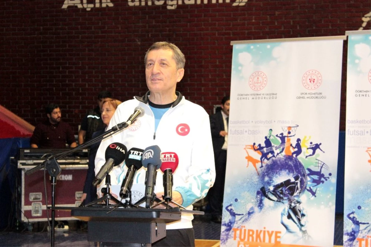 Bakan Selçuk \'Türkiye Öğretmenler Kupası Ödül Töreni\'ne katıldı