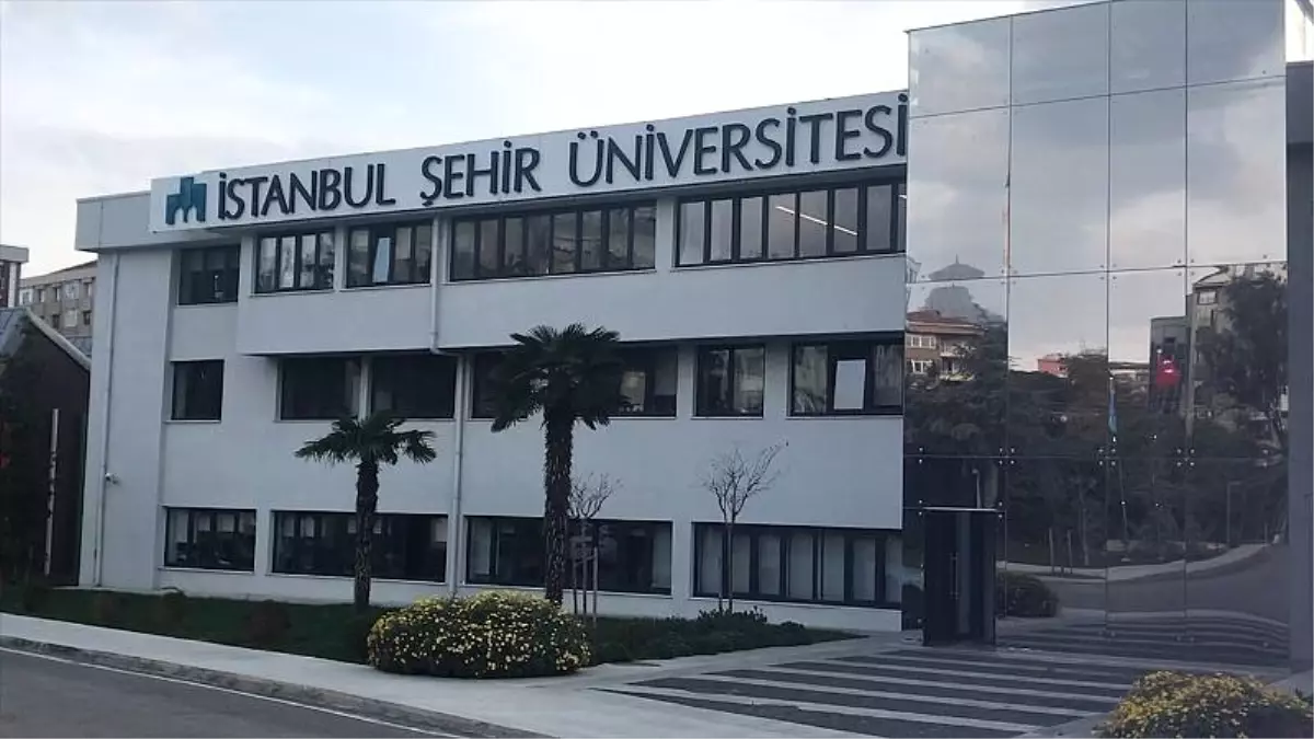 Davutoğlu-Erdoğan gerilimi mi?: İstanbul Şehir Üniversitesi\'nde ne oluyor?