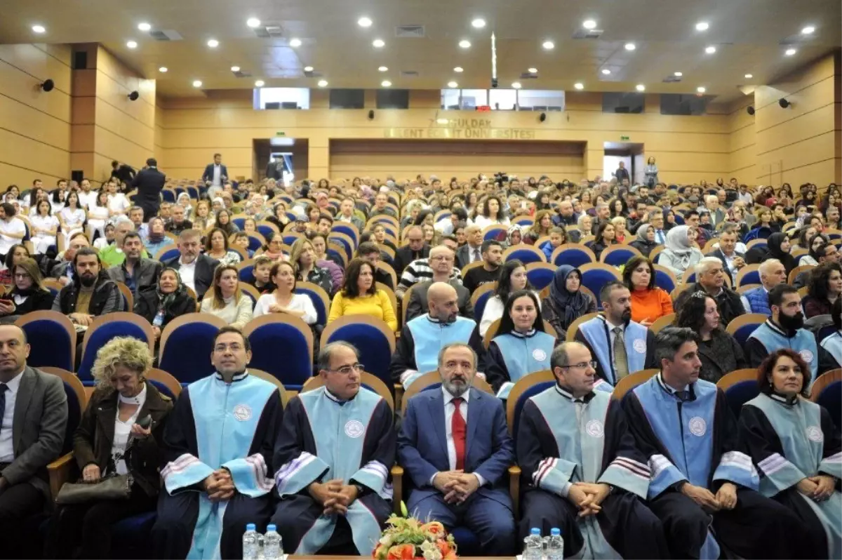 Diş Hekimliği Fakültesi 4. Sınıf öğrencileri beyaz önlüklerini giydi