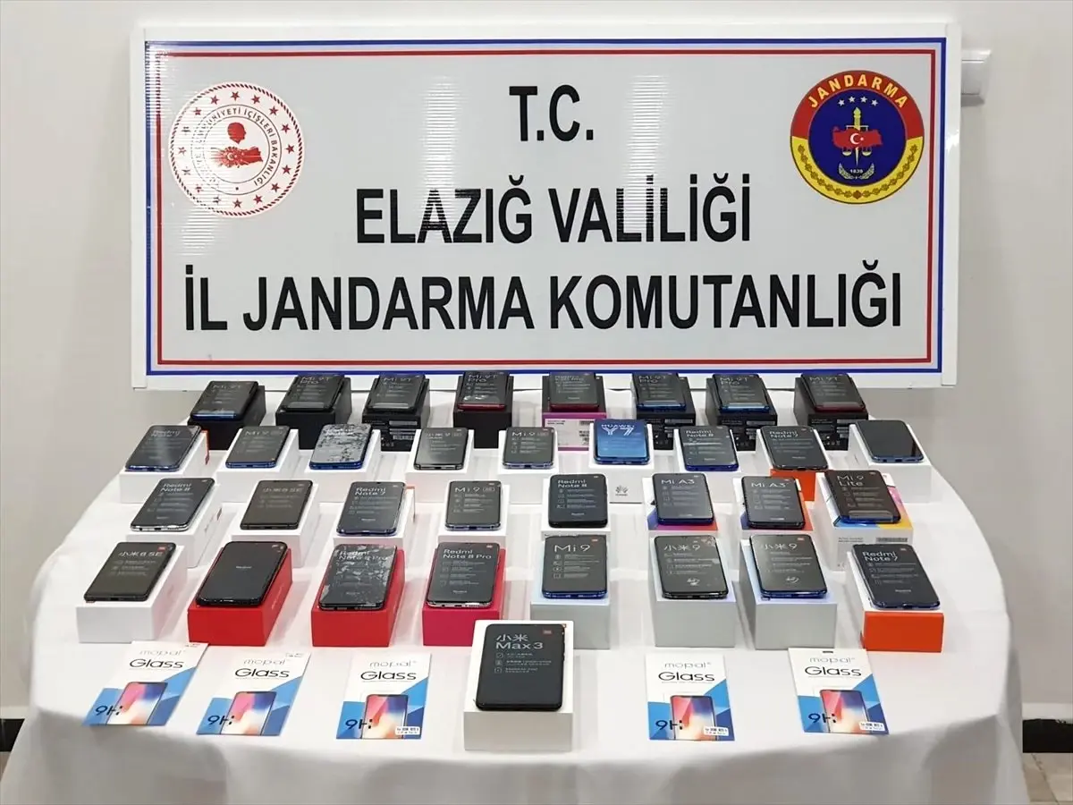 Elazığ\'da gümrük kaçağı 34 cep telefonu ele geçirildi