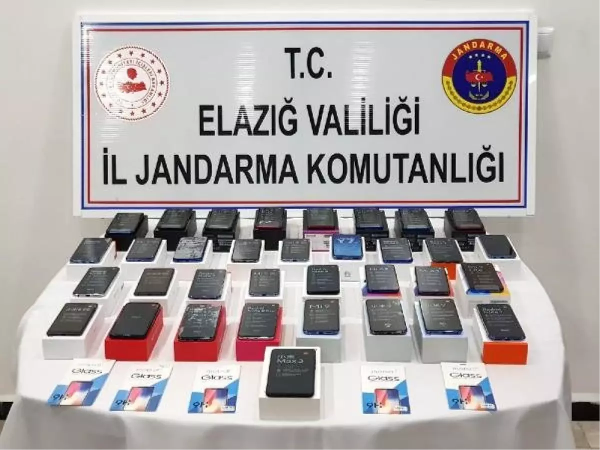 Elazığ\'da kaçak cep telefonları ele geçirildi