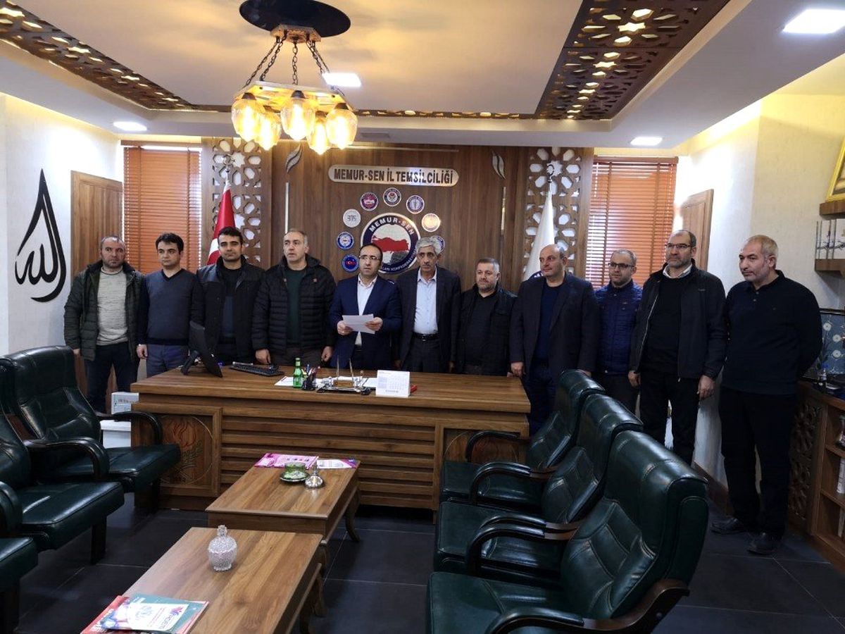 Erzurum Eğitim Bir Sen 2 Nolu Şubesi Başkan Yardımcısı Araz, "Öğretmenlik mesleği daha fazla...